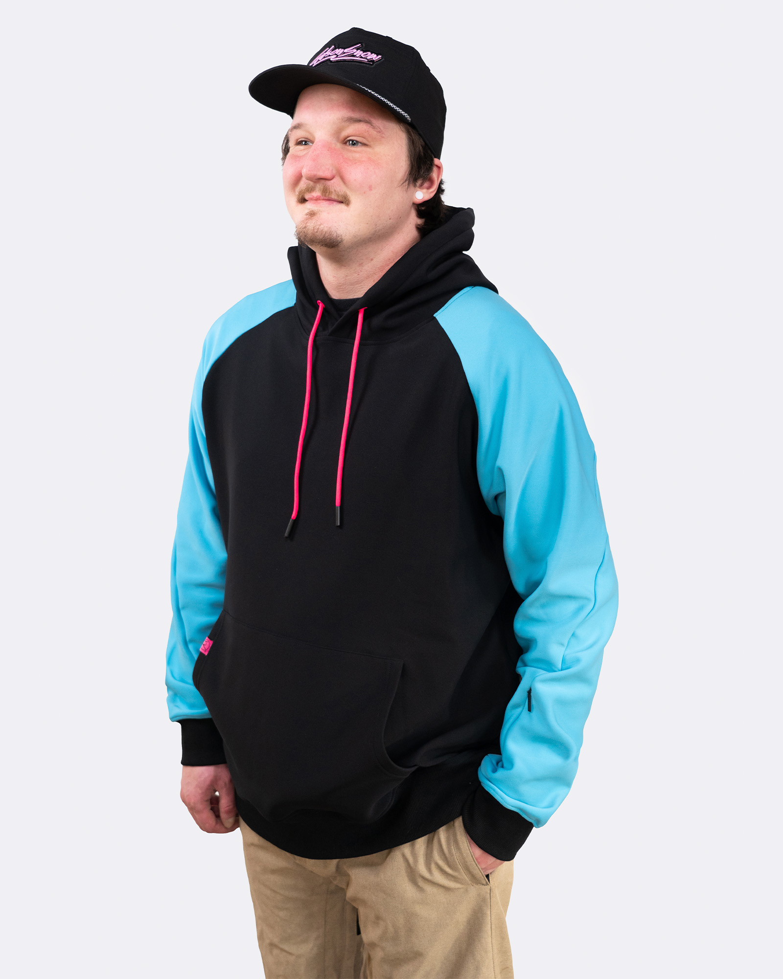 GILSON Hoodie
w/ Stash Pocket GILSON Hoodie
w/ Stash Pocket graphics